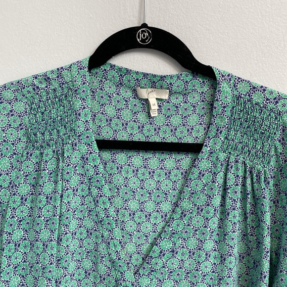 Joie silk shirt v neck size medium - Picture 4 of 5